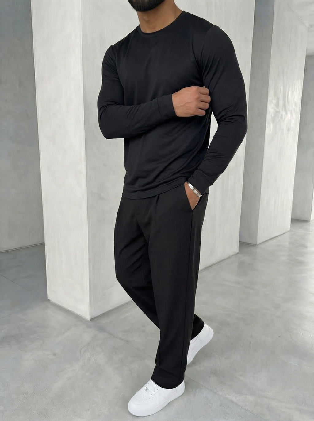 The Essential Sleeve Jet Black