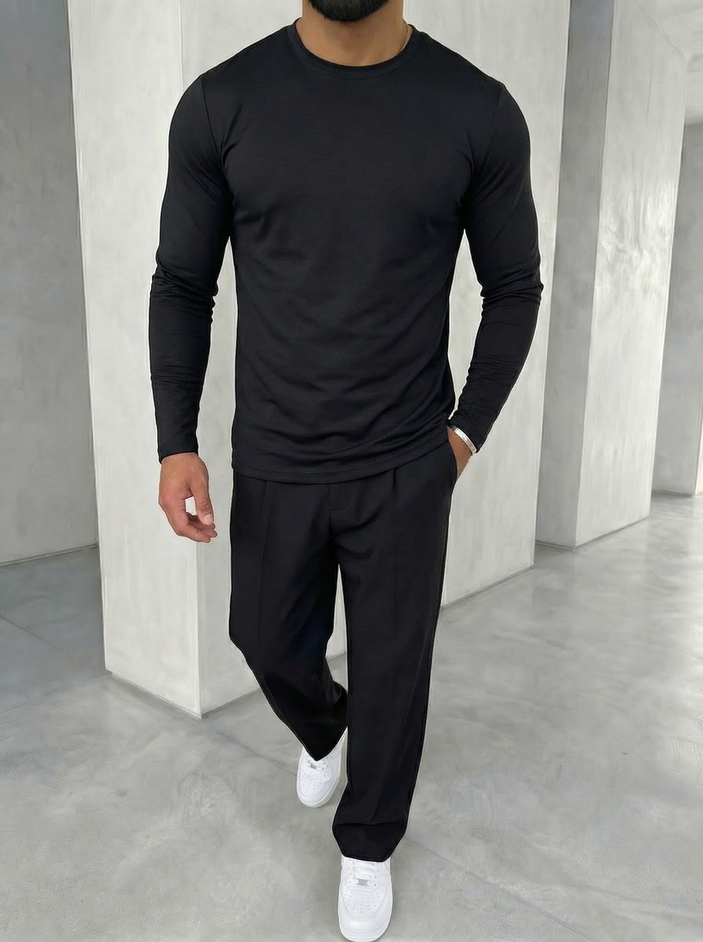 The Essential Sleeve Jet Black