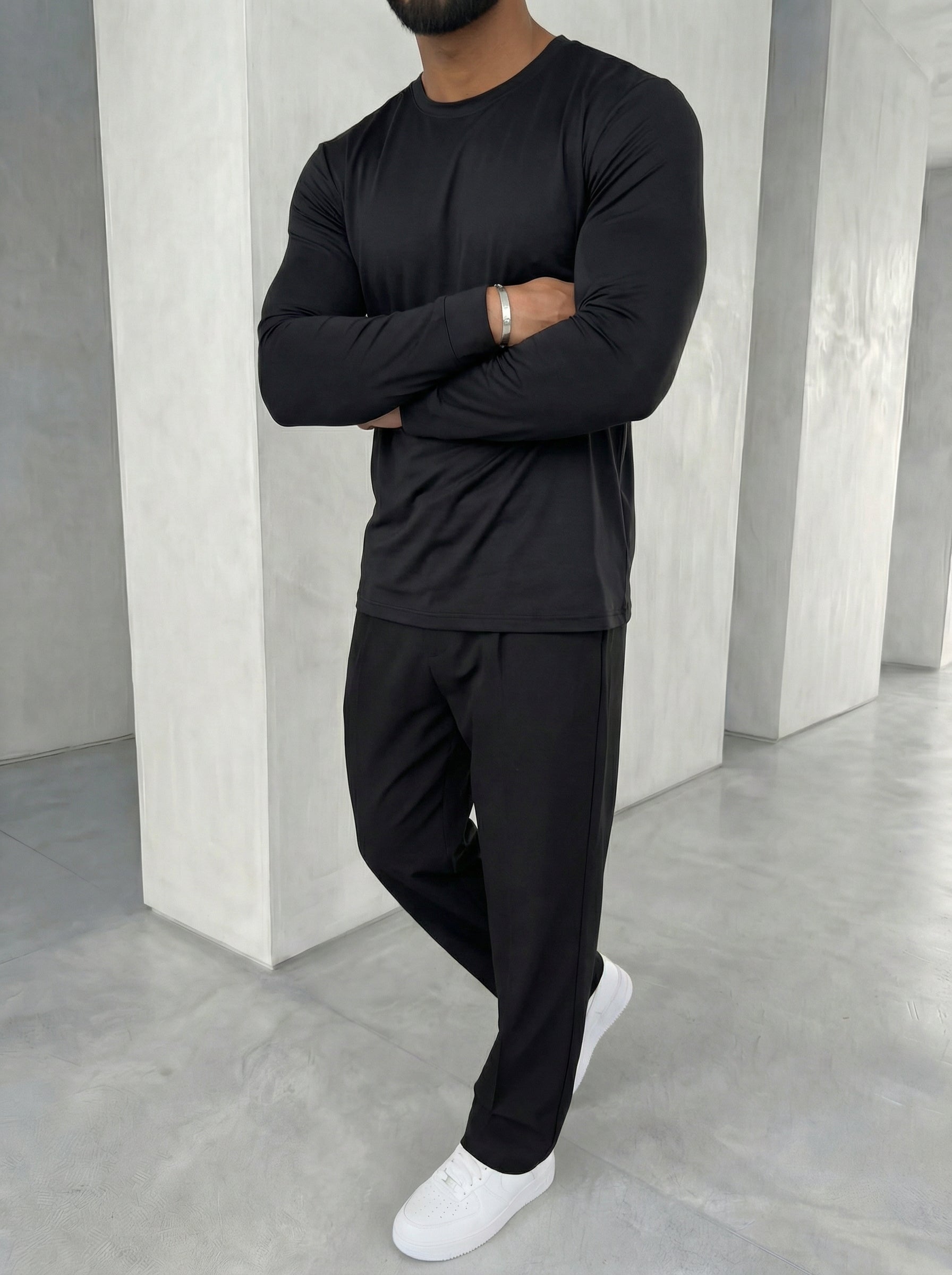 The Essential Sleeve Jet Black