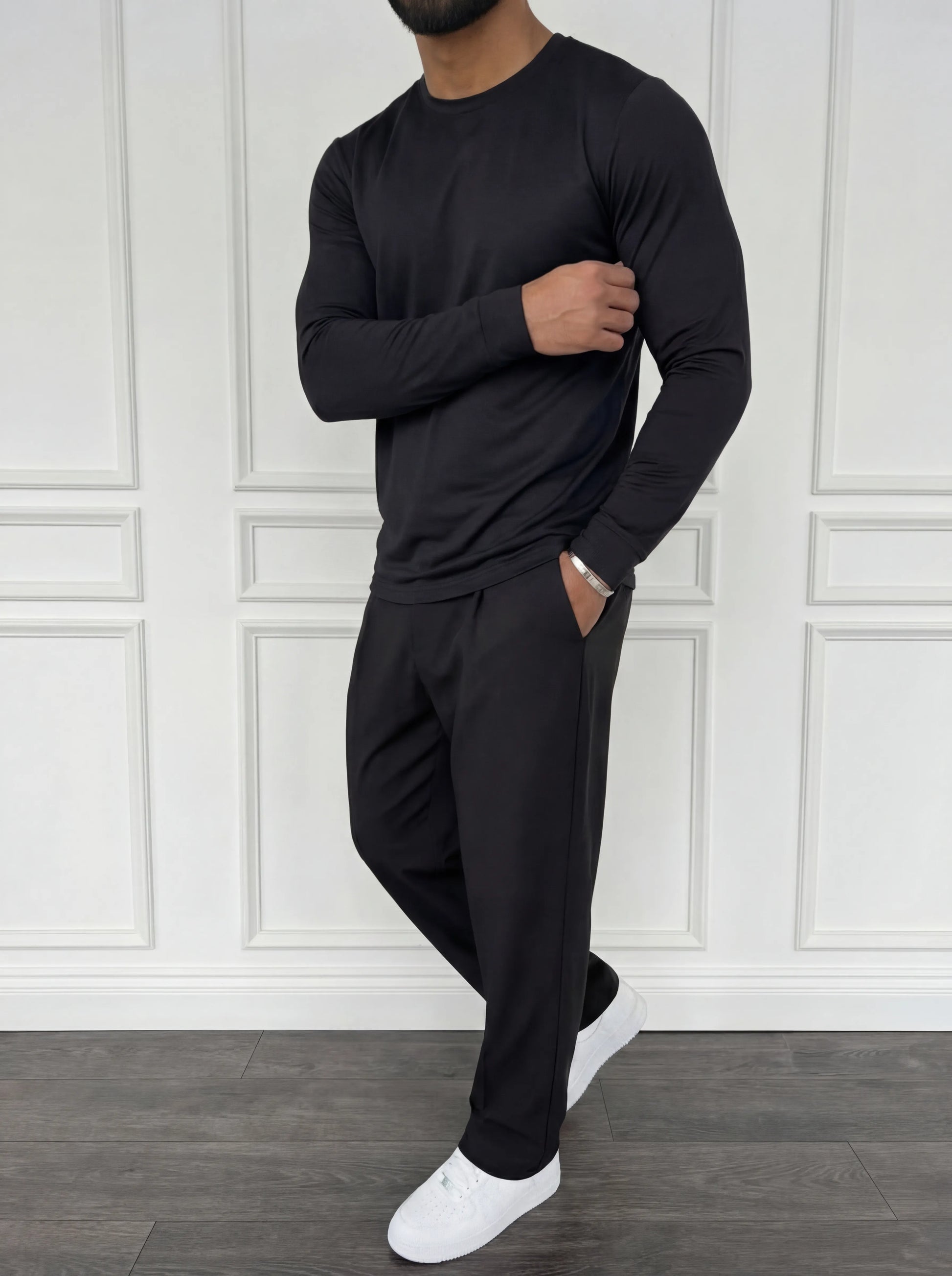 The Essential Sleeve Jet Black