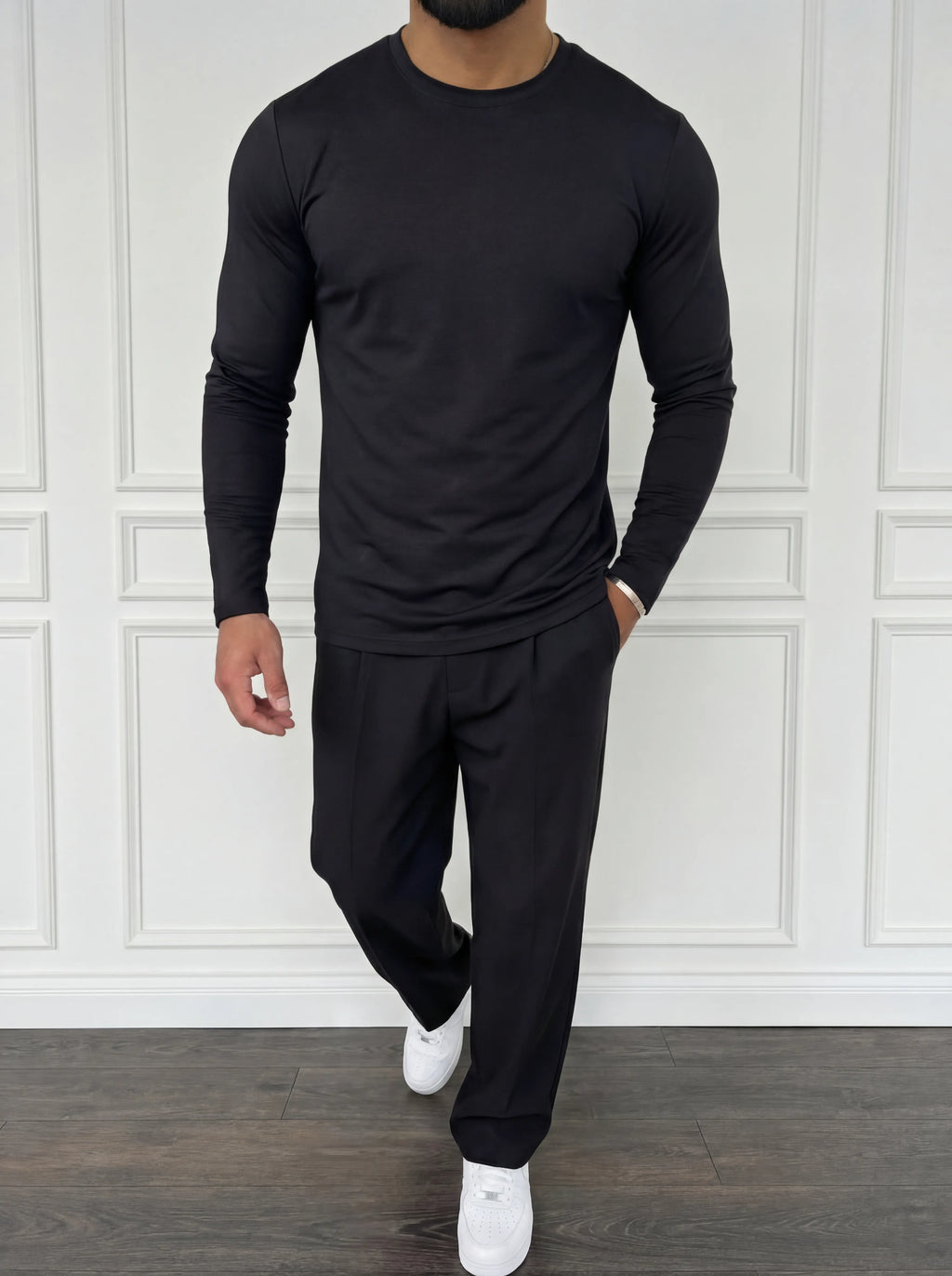 The Essential Sleeve Jet Black